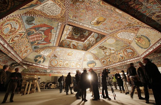 people-look-painted-ceiling-reconstructed-wooden-synagogue-dates-photo-151838237.html;_ylt=Aqo_wJM.e4v1ol7MgT4D